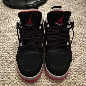 Jordan 4 Retro
Bred (2019)
